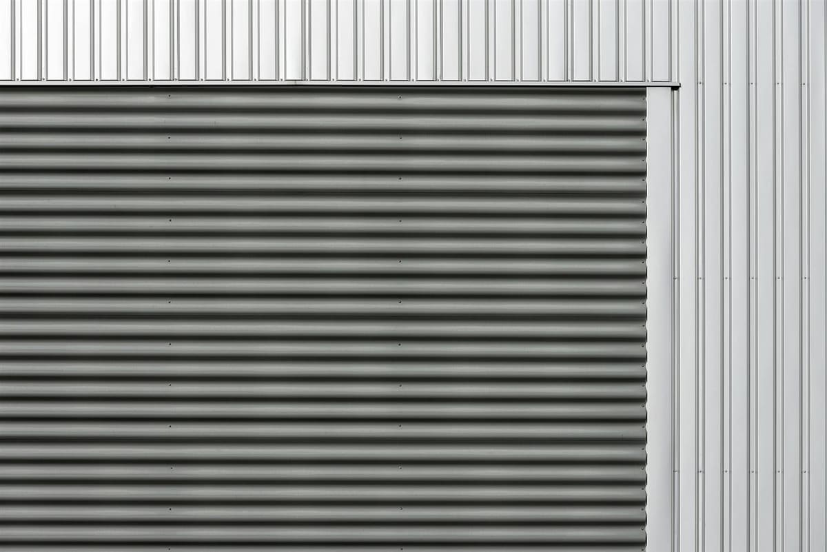 Bardage de façade d'un local d'activité