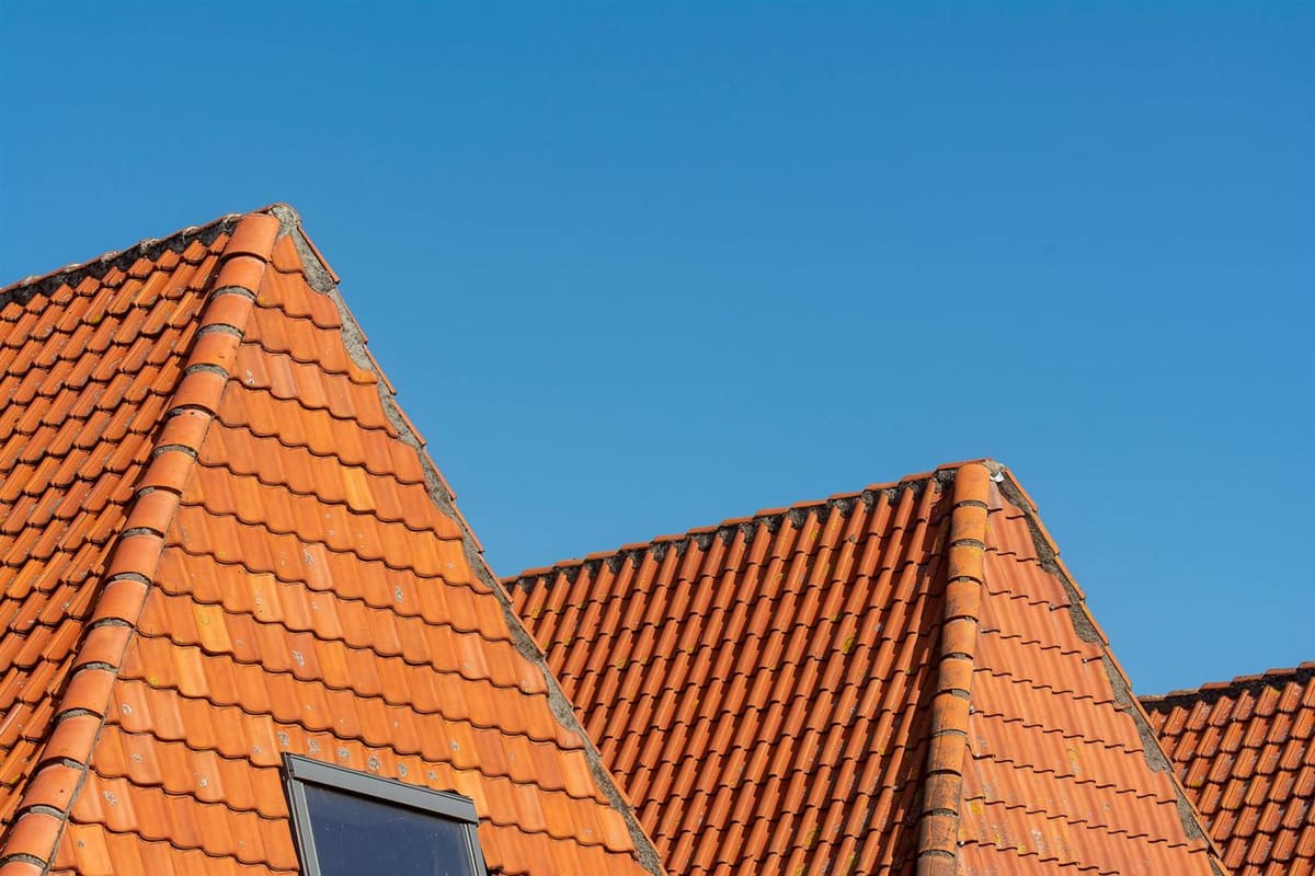 Toiture en tuiles d'une maison individuelle