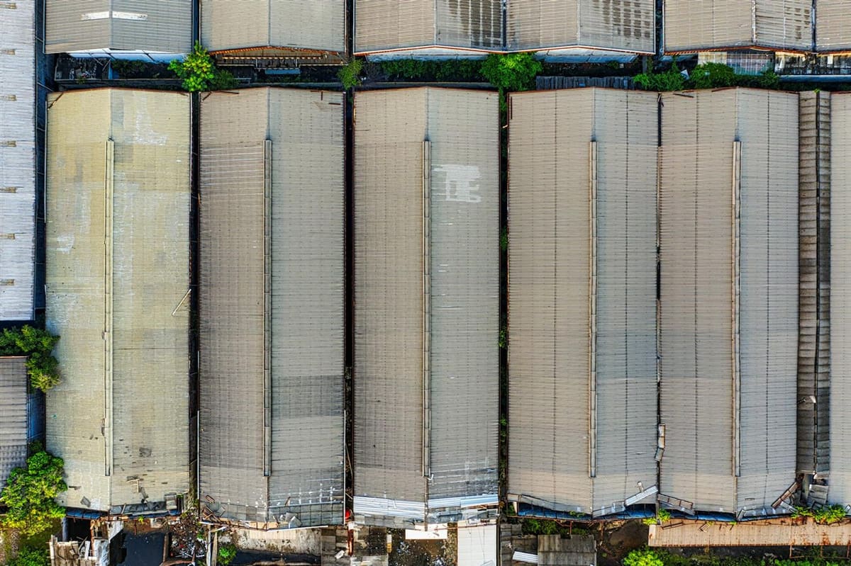 Grande toiture-terrasse industrielle en réfection d'étanchéité
